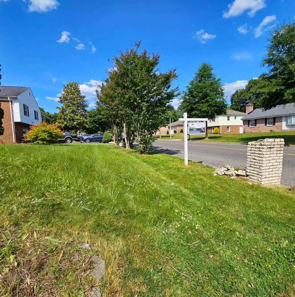 Affordable lawn mowing service near you across Seattle, WA - Newport Lawn Care