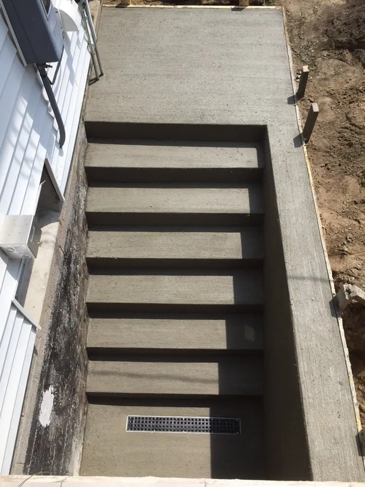 Local lawn mowing service for year-round maintenance in Streamwood, IL by Newstar Brick Paving & Concrete