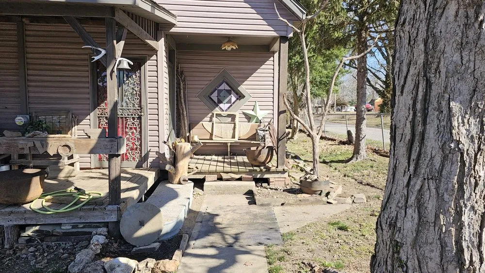 Professional residential landscaping experts serving Eldorado, IL - Newton Lawn