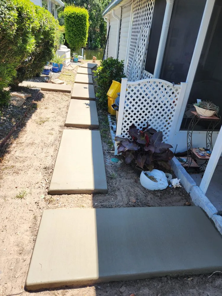 Reliable lawn mowing service in Groveland, FL by Next level curbing