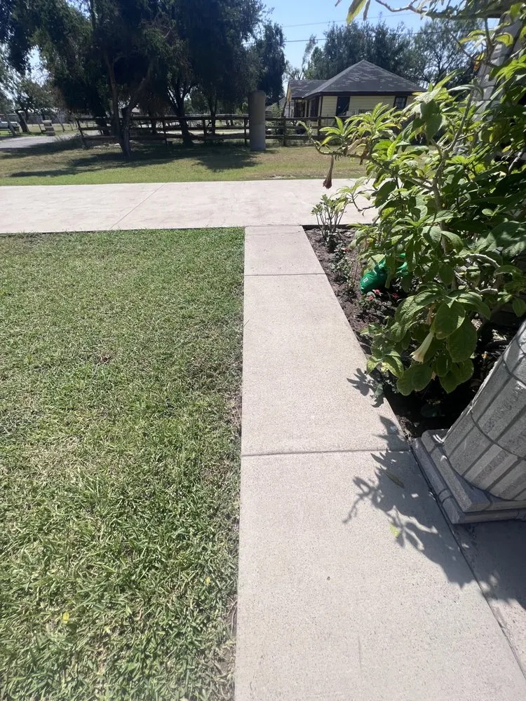 Professional lawn care service in McAllen, TX - NG3 Enterprise