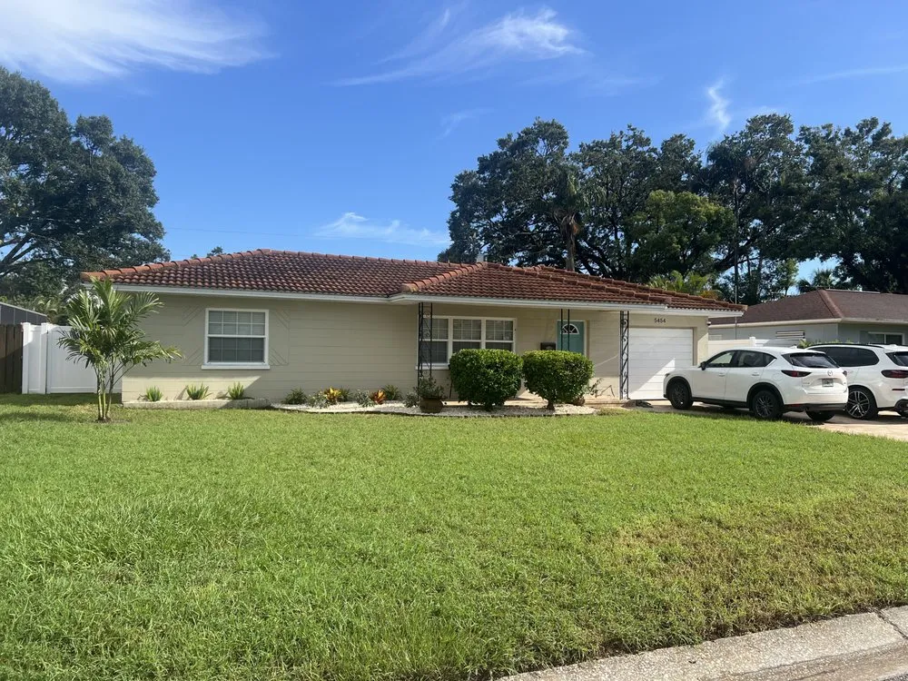 Trusted lawn care service experts serving St. Petersburg, FL - Nice People Landscaping