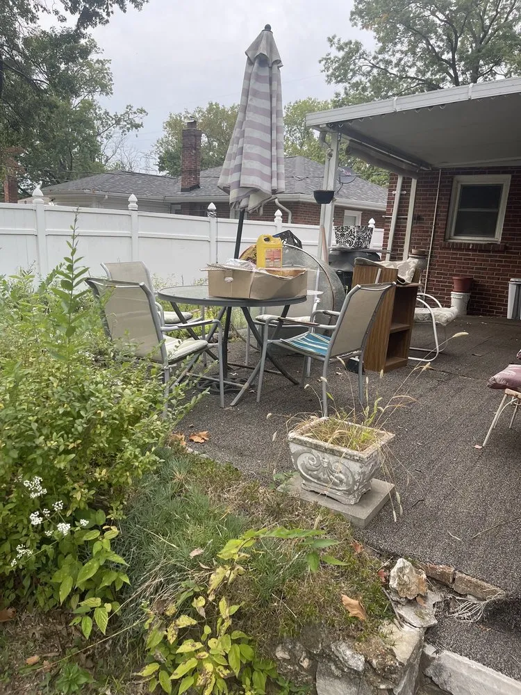 Top-rated yard cleanup service in St. Louis, MO by Nice Touch Lawn Care