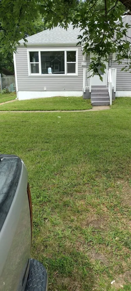 Local residential landscaping in St. Louis, MO by Nice Touch Lawn Care