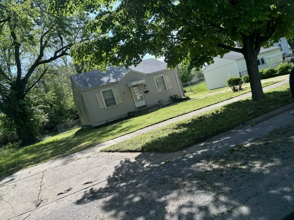 Custom lawn mowing service in Decatur, IL by Nice Yards Nice Cuts