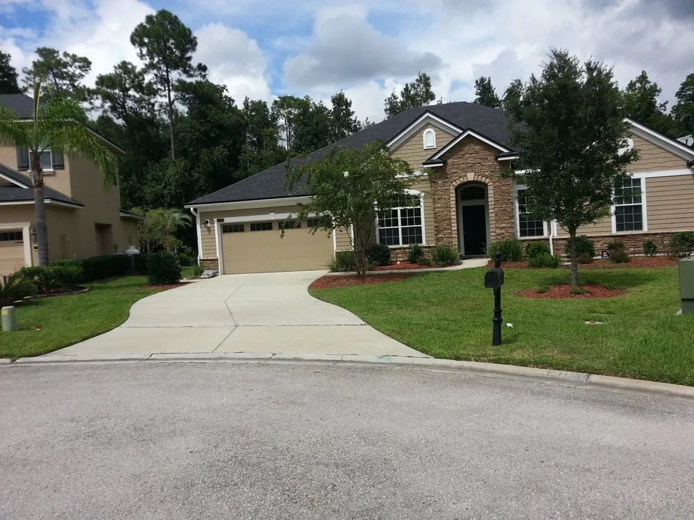 Custom yard cleanup service in Jacksonville, FL by Nice's Landscaping