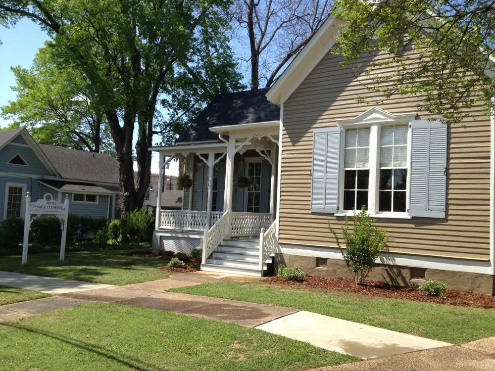 Affordable yard maintenance experts serving Tuscaloosa, AL - Nicholson Landscape
