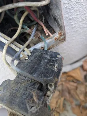 Nick House Gardening Logo