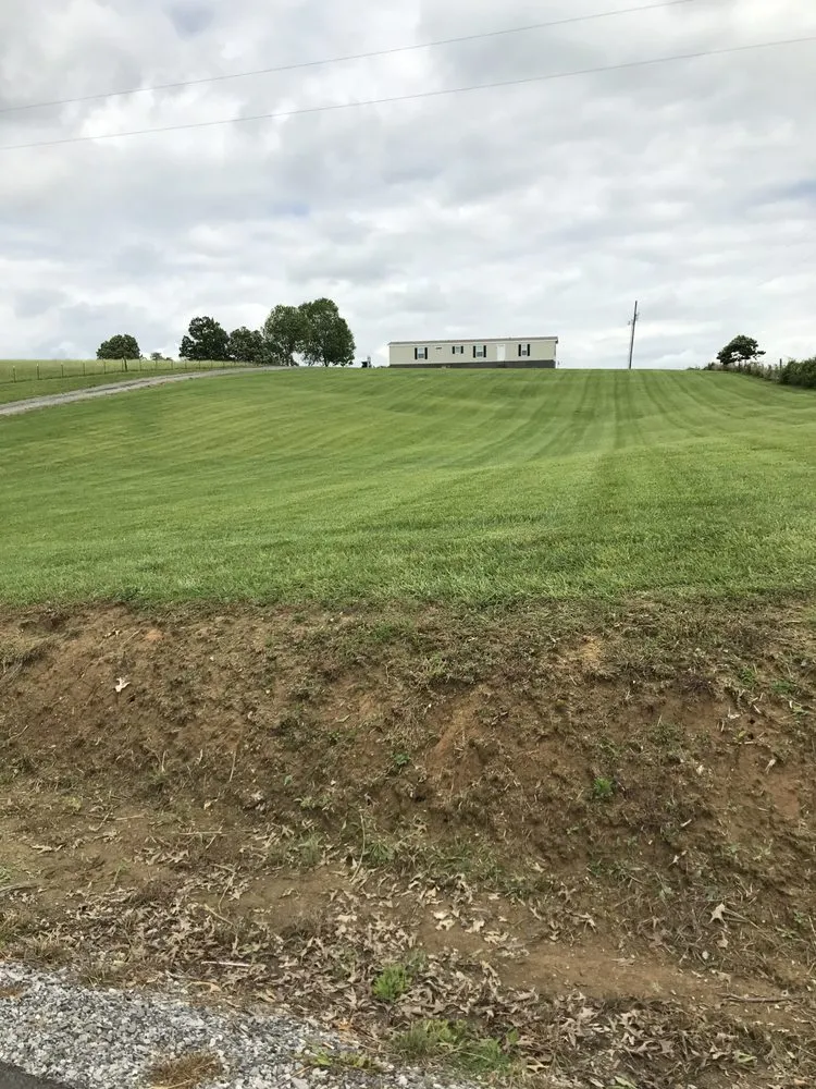Custom yard cleanup service for beautiful yards across Gilbertsville, KY - Nicks Lawn Care
