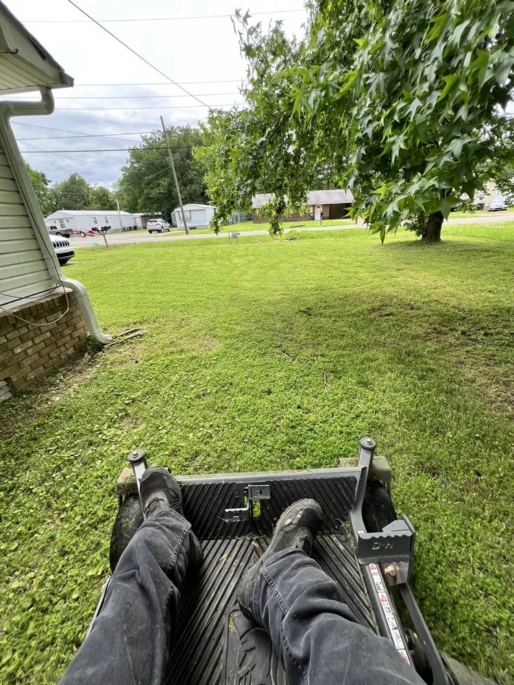 Expert yard cleanup service in Jonesboro, AR by Nicks Lawn Mowing