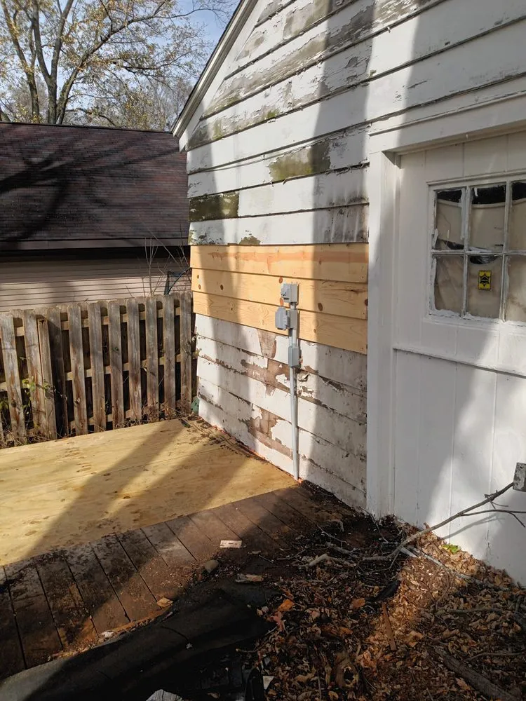 Reliable lawn care service experts serving Flint, MI - Nick's Outdoor services