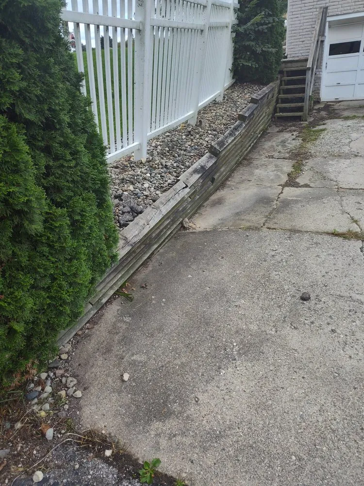 Professional garden landscaping experts serving Flint, MI - Nick's Outdoor services