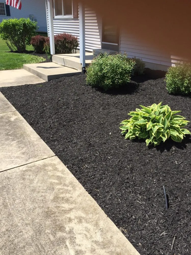 Custom yard maintenance with custom design in Stevensville, MI by Nicolas & Maria Mowing