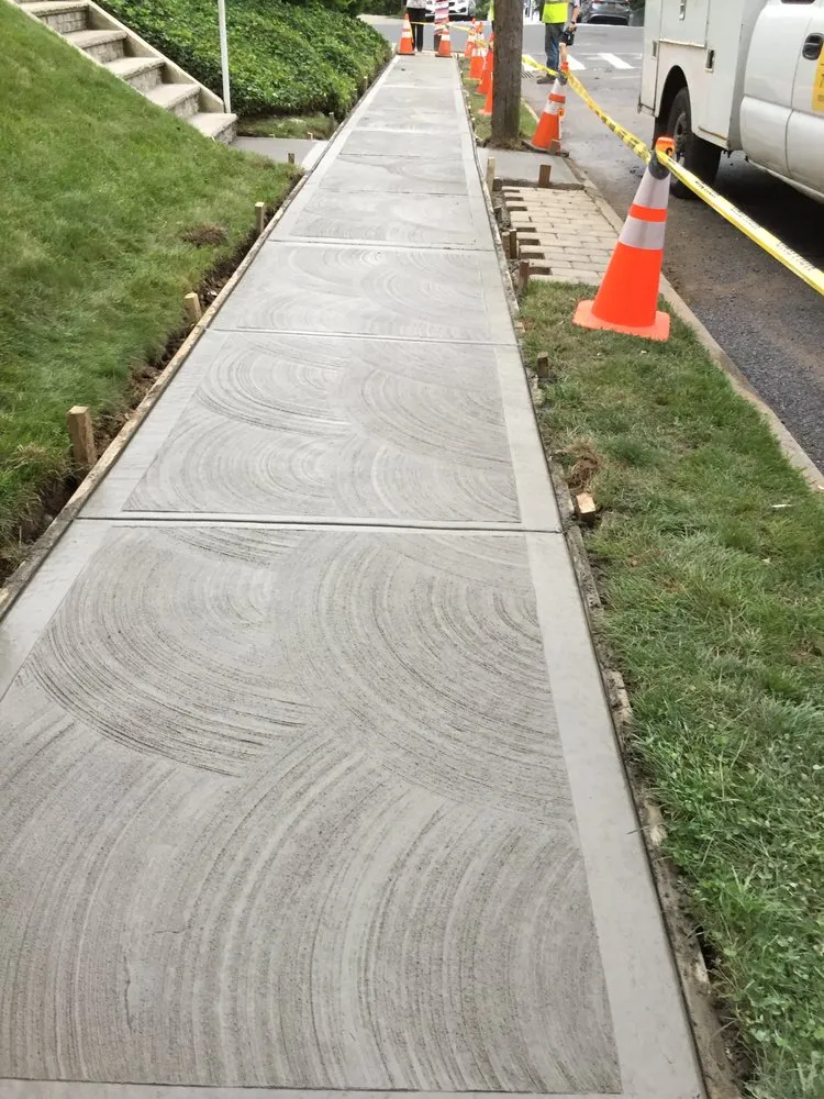 Expert yard cleanup service for beautiful yards in Staten Island, NY by Nieto & Sons