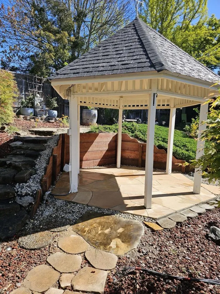 Professional garden landscaping in Windsor, CA by Nieto Landscaping & Maintenance