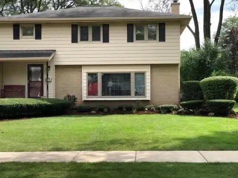 Top-rated lawn mowing service in Chicago, IL by Nieto Landscaping