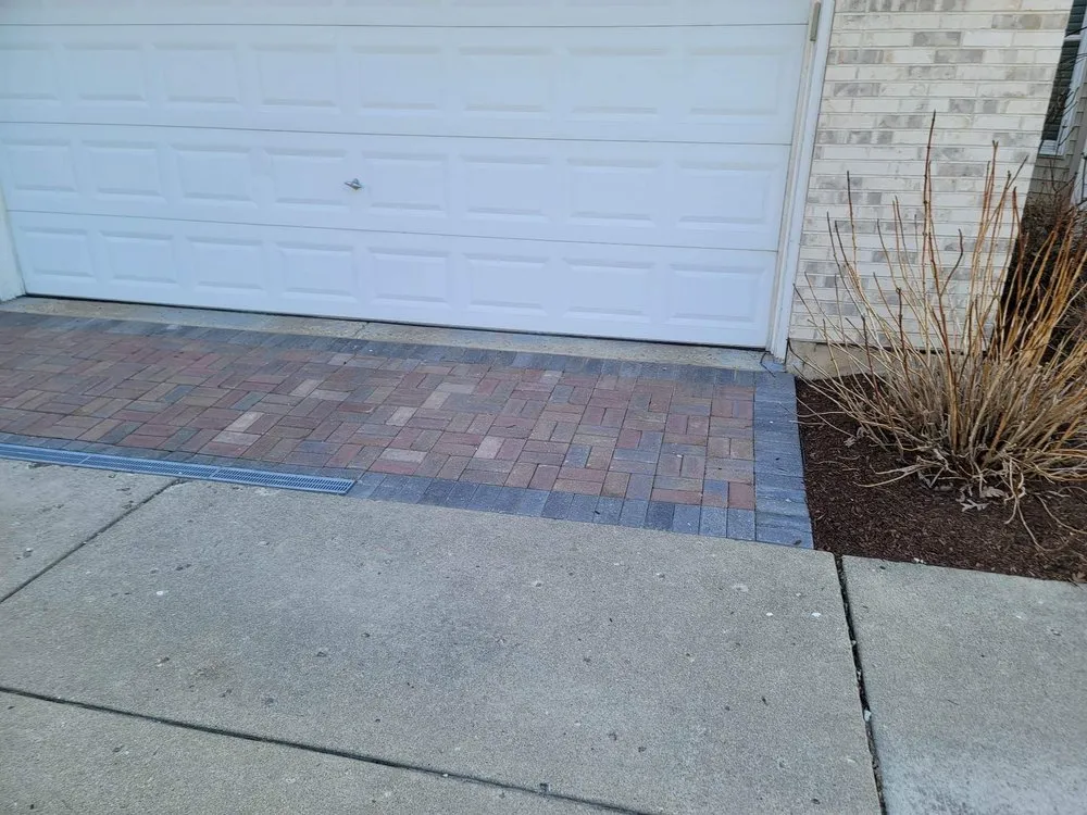 Expert residential landscaping experts serving Elgin, IL - Nieves Landscaping