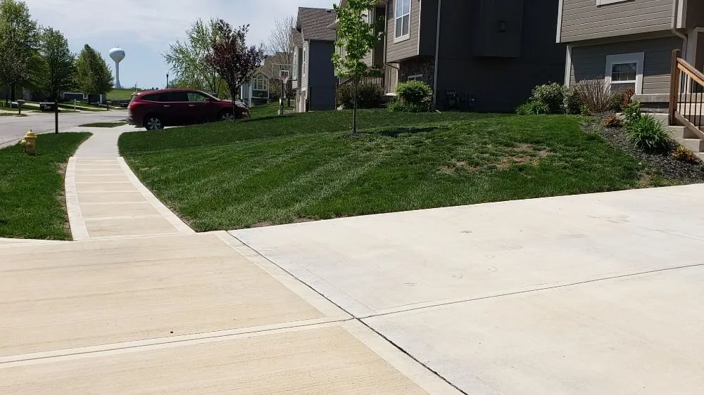 Expert garden landscaping in Kearney, MO - Nighs Cutting Edge Lawn Maintenance