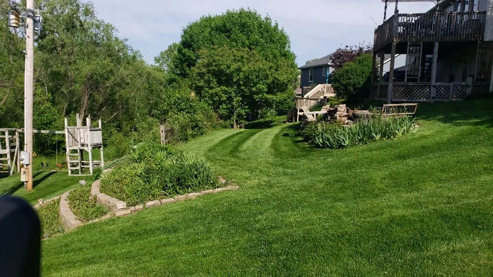 Affordable residential landscaping in Kearney, MO by Nighs Cutting Edge Lawn Maintenance