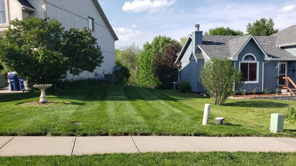Top-rated landscape design in Kearney, MO by Nighs Cutting Edge Lawn Maintenance