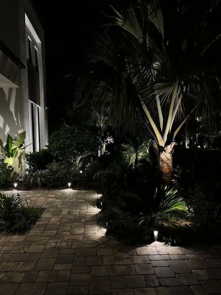Professional lawn care service experts serving Wellington, FL - Nightlight Pros