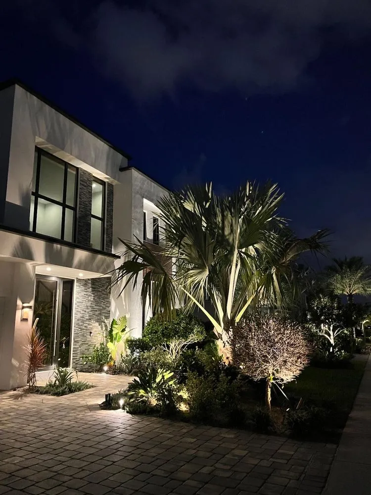 Professional yard cleanup service experts serving Wellington, FL - Nightlight Pros