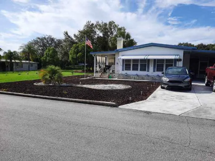 Custom landscaping services in Brooksville, FL by Nimmo Indoor Outdoor Services