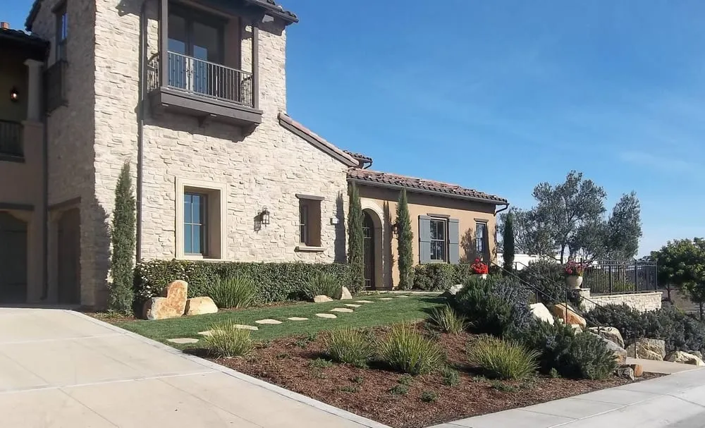 Custom yard cleanup service in Vista, CA by Nissho of California
