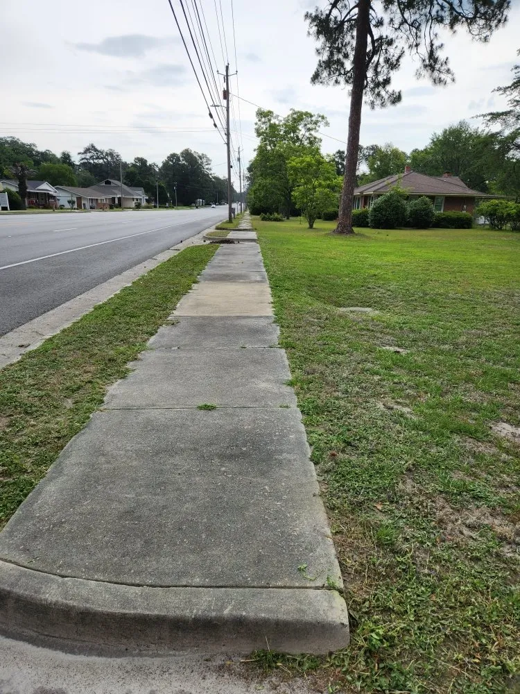 Local lawn care service for residential properties in Waycross, GA by Nite Owl Lawn Care