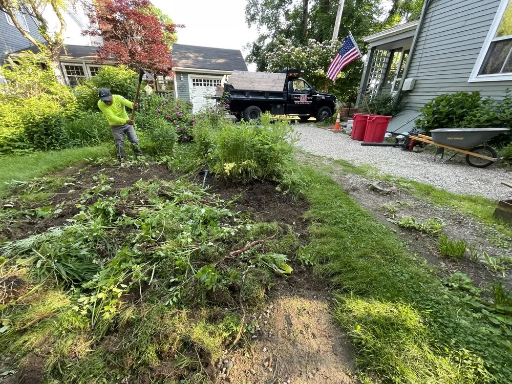 Expert lawn mowing service experts serving Lynn, MA - Niz Masonry construction & landscaping