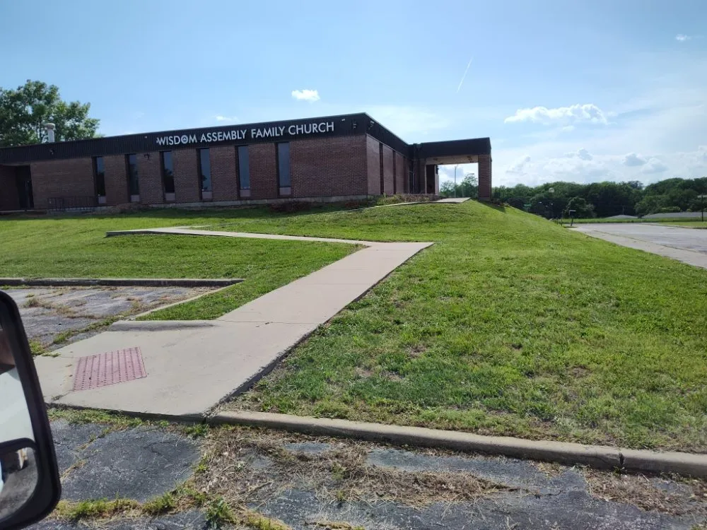 Affordable lawn care service with custom design across Kansas City, MO - NLLP Lawn Care