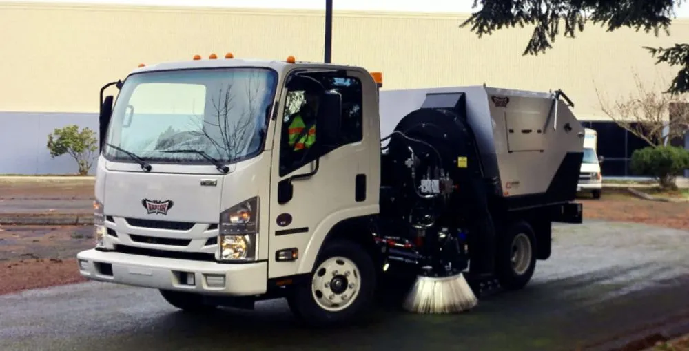 Custom yard cleanup service in Murfreesboro, TN by Nmcr