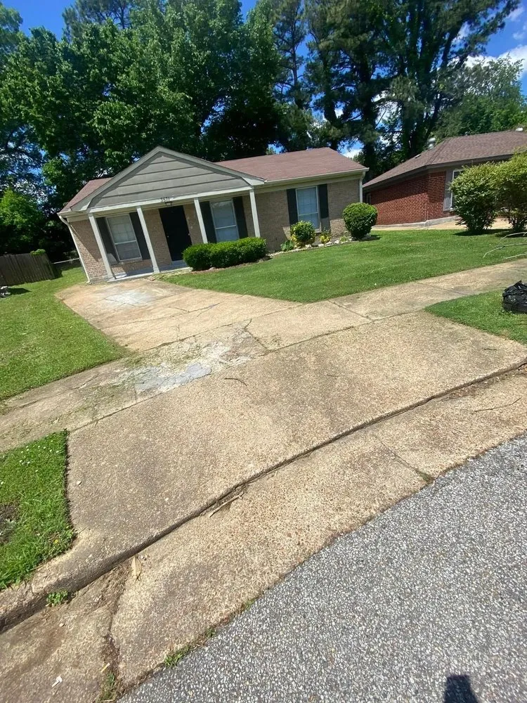 Custom yard maintenance in Memphis, TN - No Days Off Home Repair and Lawn Care