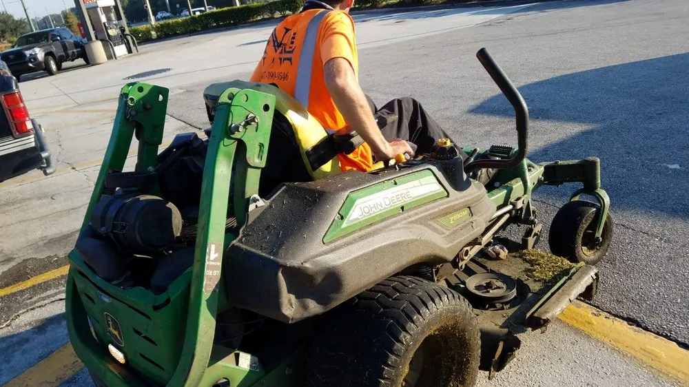 Reliable lawn mowing service in Kissimmee, FL - No Limit Inc