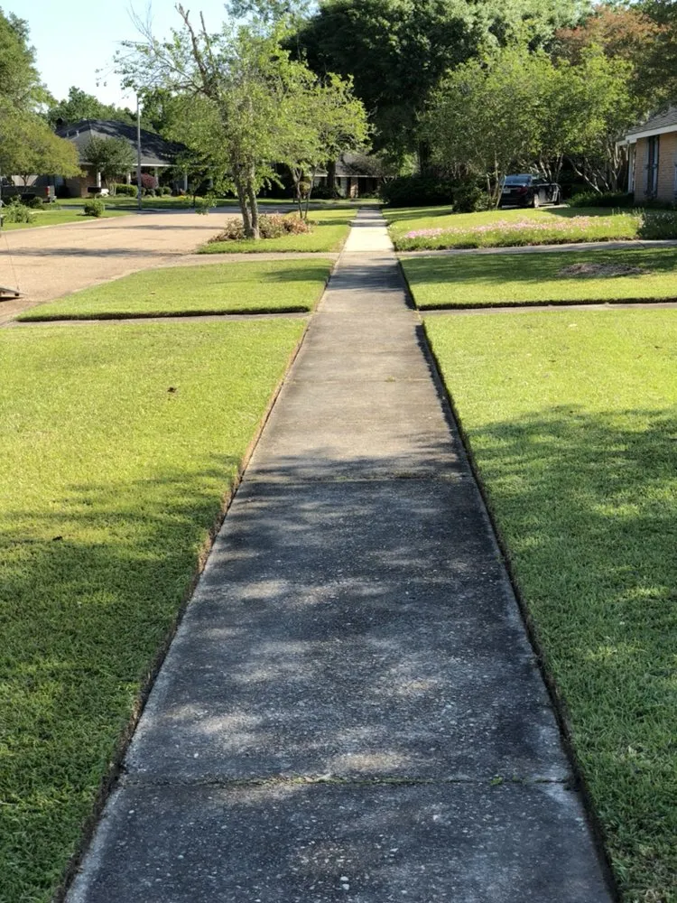 Custom lawn mowing service in Gonzales, LA - No Mow Worries Lawncare