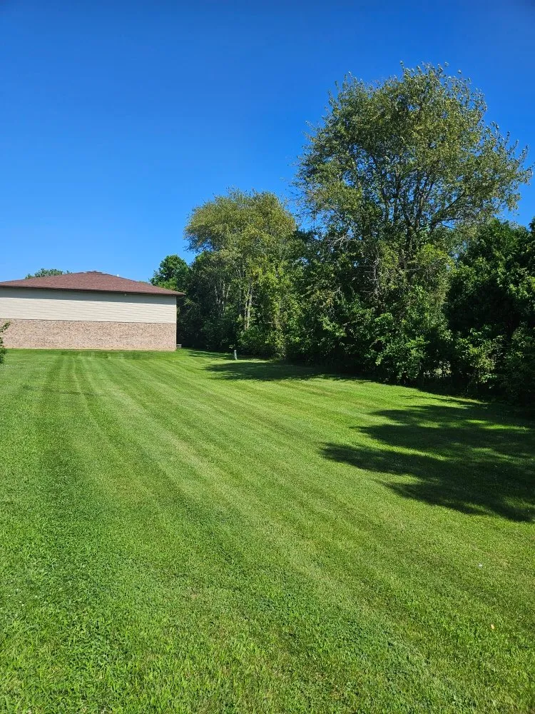 Local yard maintenance in West Liberty, IA by Noble Custom Services