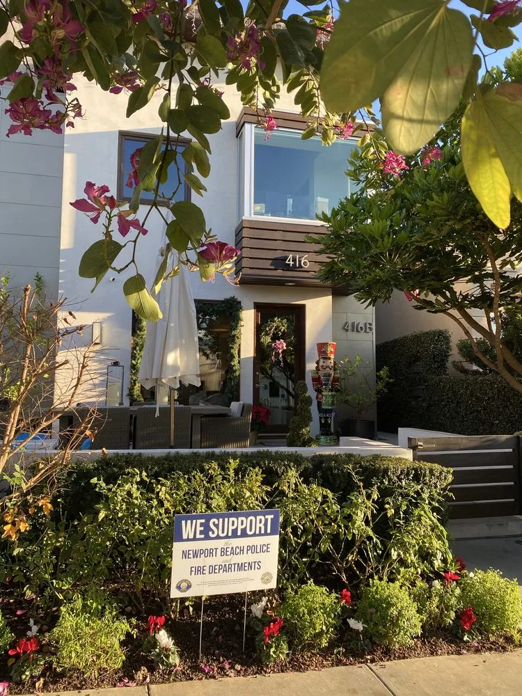 Reliable yard maintenance in Newport Beach, CA by Noble Saint