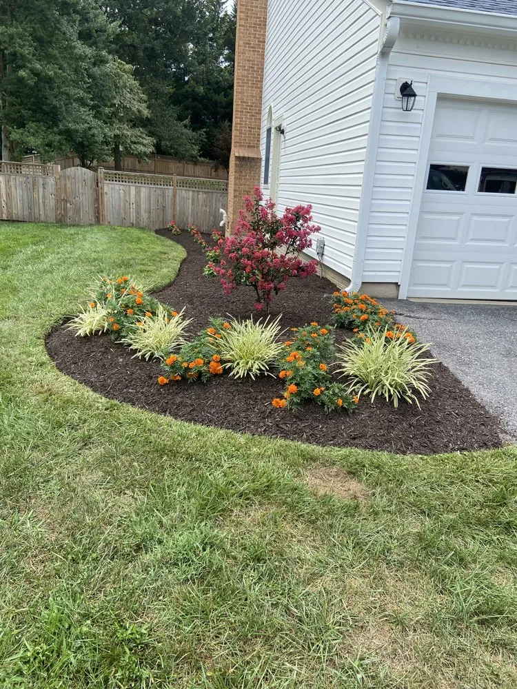 Reliable lawn mowing service experts serving Gaithersburg, MD - Noel Landscaping