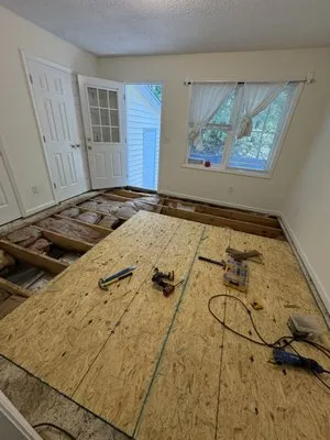 Noel’s Home And Lawn Care Logo