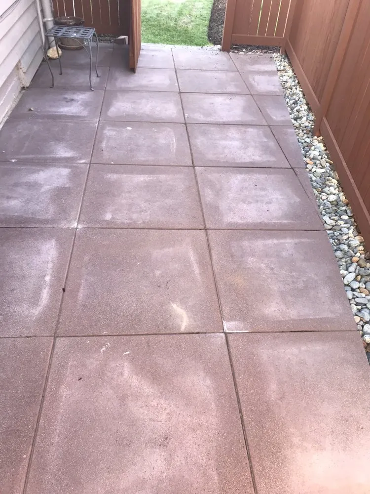 Professional yard cleanup service for beautiful yards across Everett, WA - Noel's Landscape and Construction