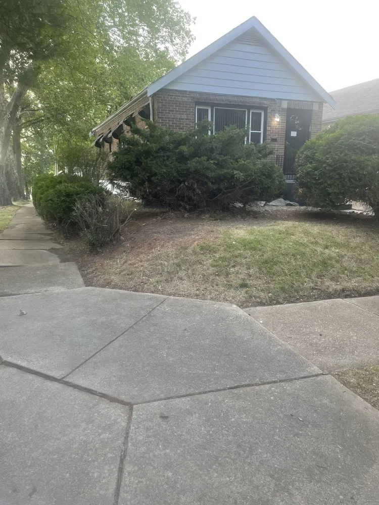 Custom lawn mowing service for residential properties in Saint Louis, MO by Nojoke Landscaping and Lawn Care