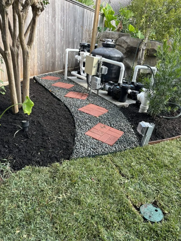 Top-rated garden landscaping for homes in Pearland, TX by Nolasco Lansdcaping