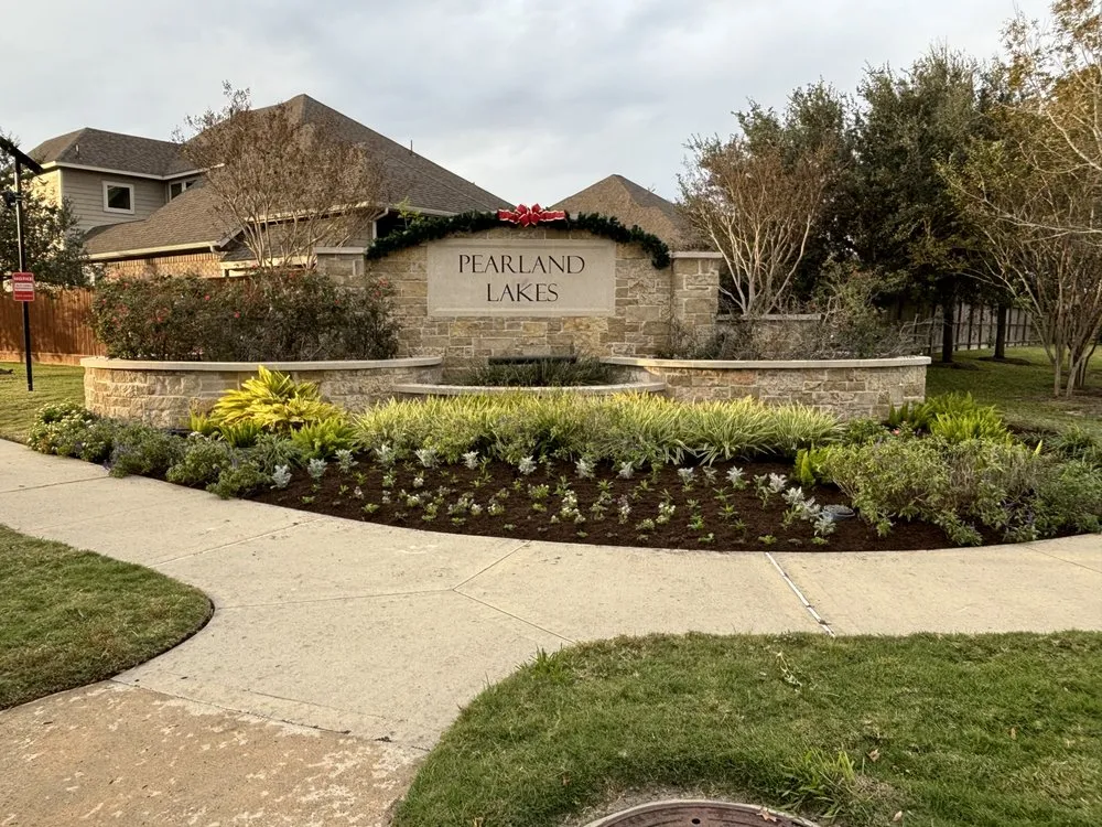 Professional landscaping services in Pearland, TX by Nolasco Lansdcaping
