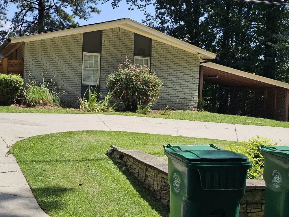 Local lawn mowing service for homes in Snellville, GA by Nolasco Lawn Care