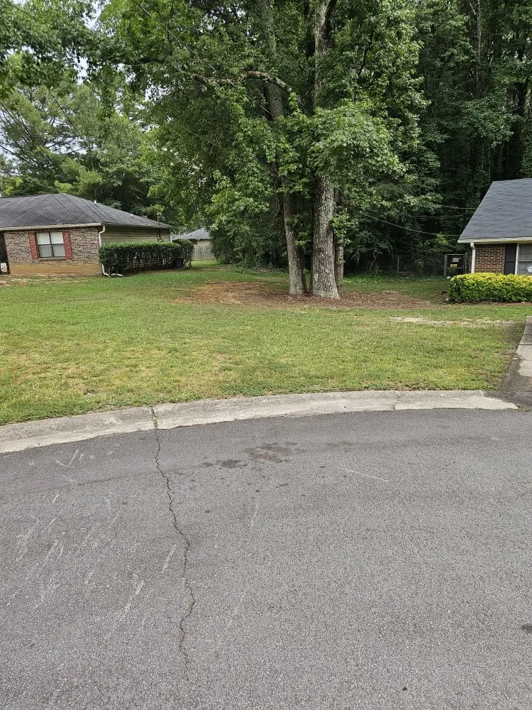 Top-rated yard maintenance in Snellville, GA by Nolasco Lawn Care