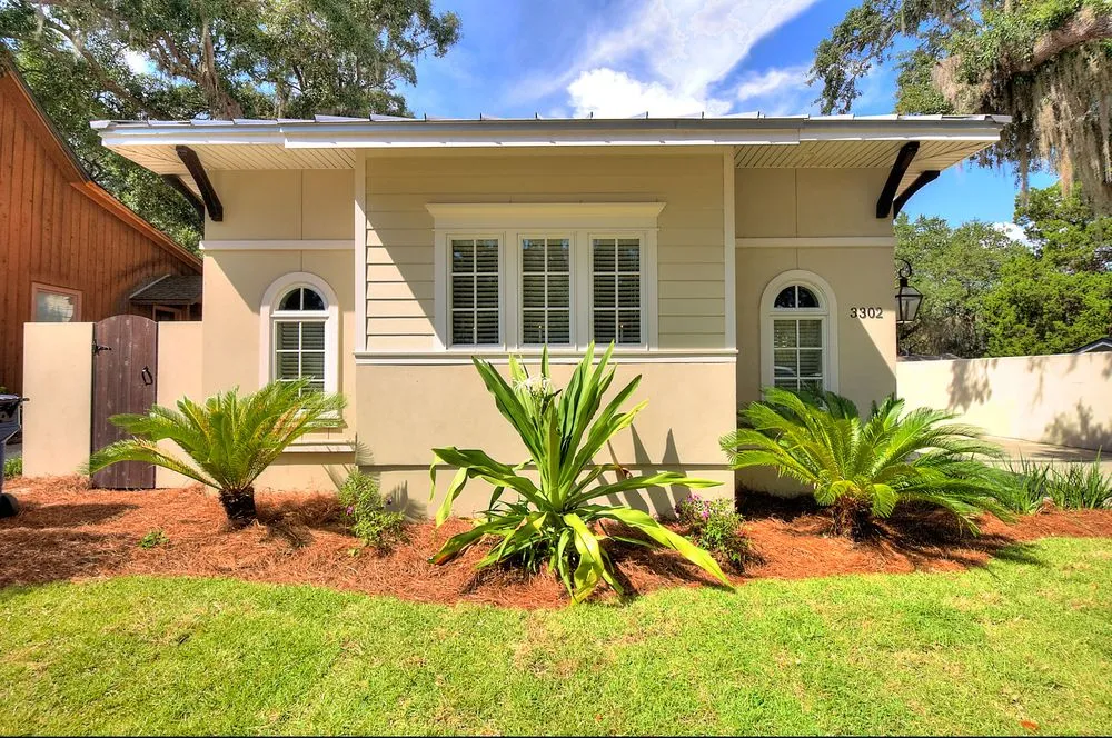 Expert yard cleanup service for year-round maintenance in Panama City, FL by Noles Scapes