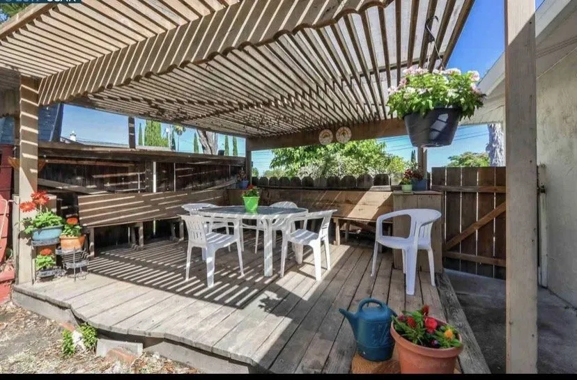 Professional landscaping services experts serving Hercules, CA - Noma Land Designs