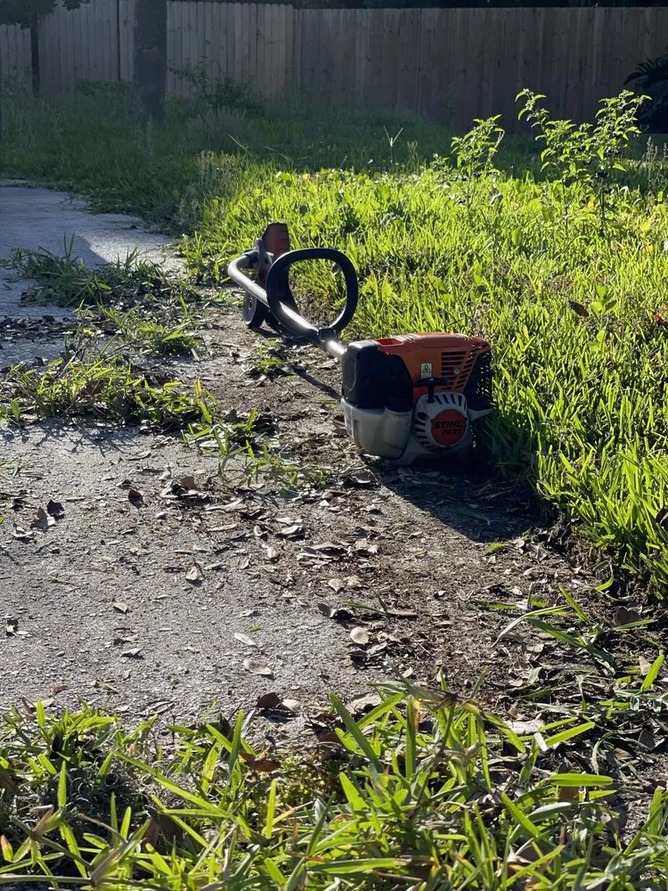 Custom lawn care service in Altamonte Springs, FL by Nomad5 Lawn Care