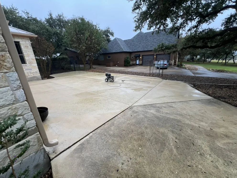 Top-rated garden landscaping in New Braunfels, TX by Nonell’s Lawn Care