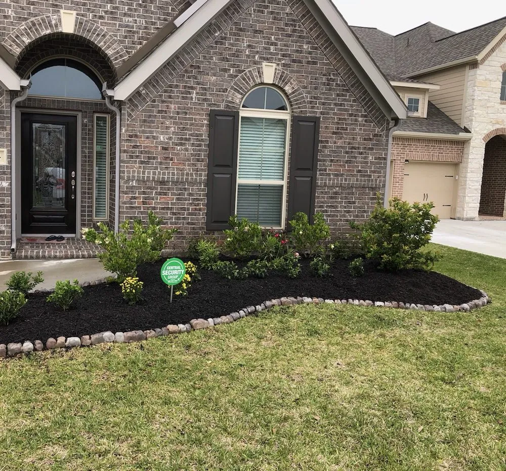 Expert lawn mowing service for year-round maintenance across Sugar Land, TX - Norris Lawn Service